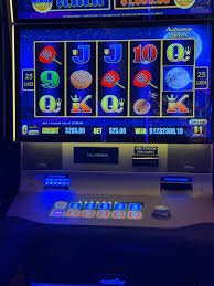 Payout table and hand rankings displayed on hongkong asli Casino Hold'em interface